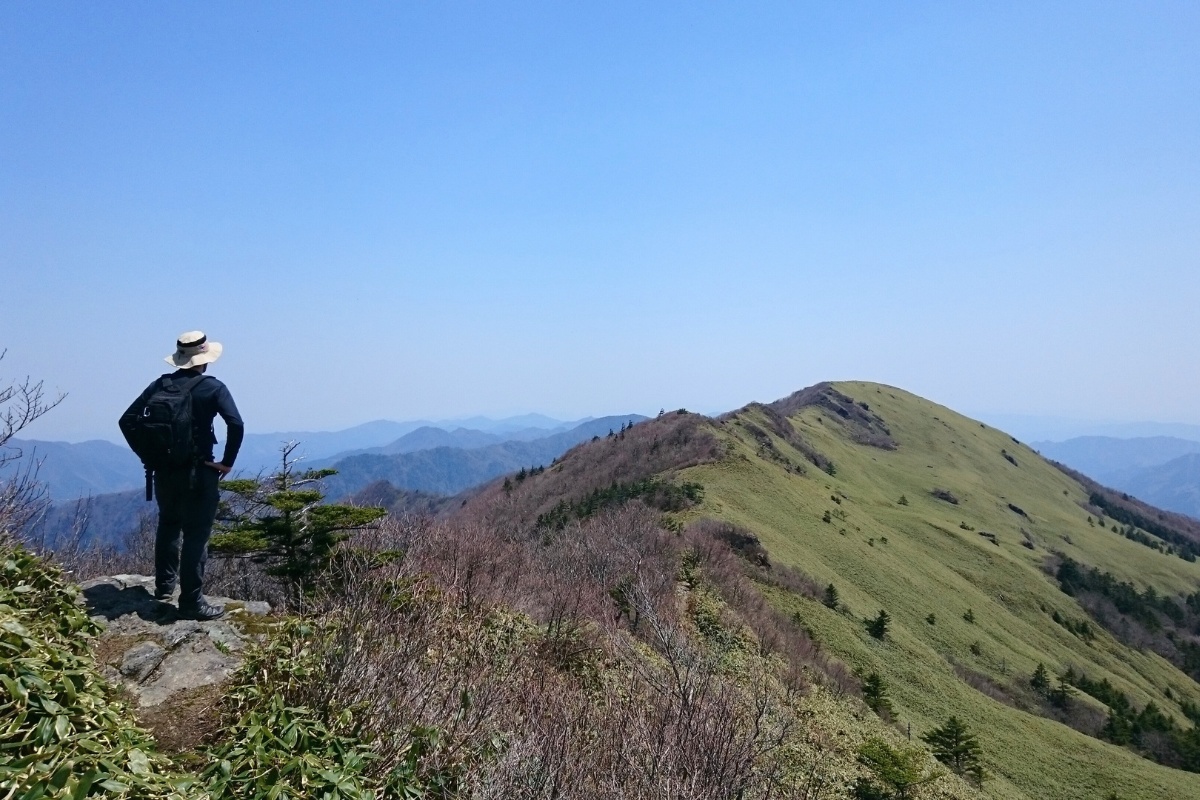 The view along the ridgeline over Shikoku