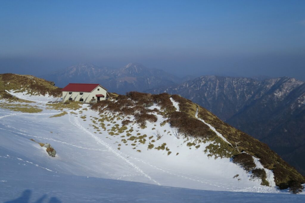 The hut at the top of Mt Miune